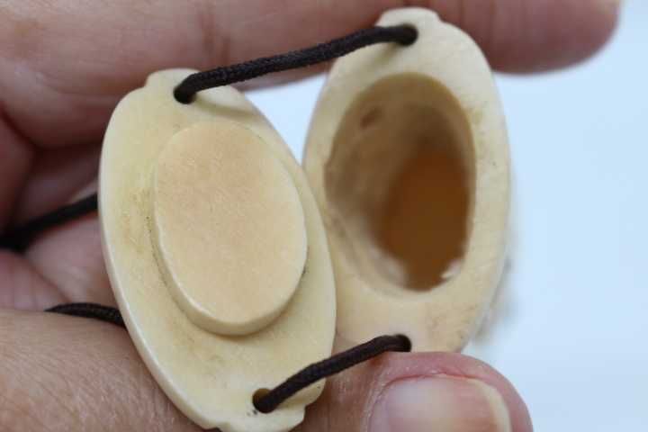 Netsuke Inro Esculpido à Mão Caixa com Rã ou Sapo