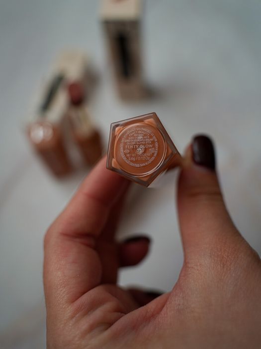 Помада для губ Fenty Beauty High- Shine Gloss Stick