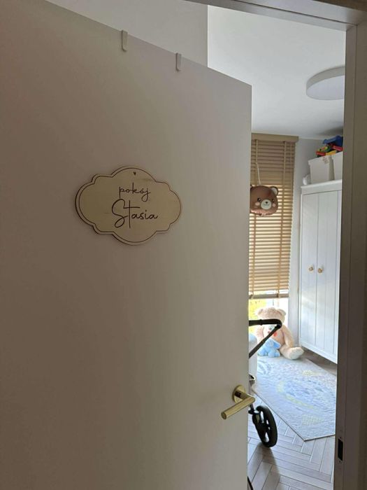 Drewniana tabliczka na drzwi do pokoju dziecka -