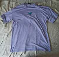 fioletowa koszulka z motylkiem