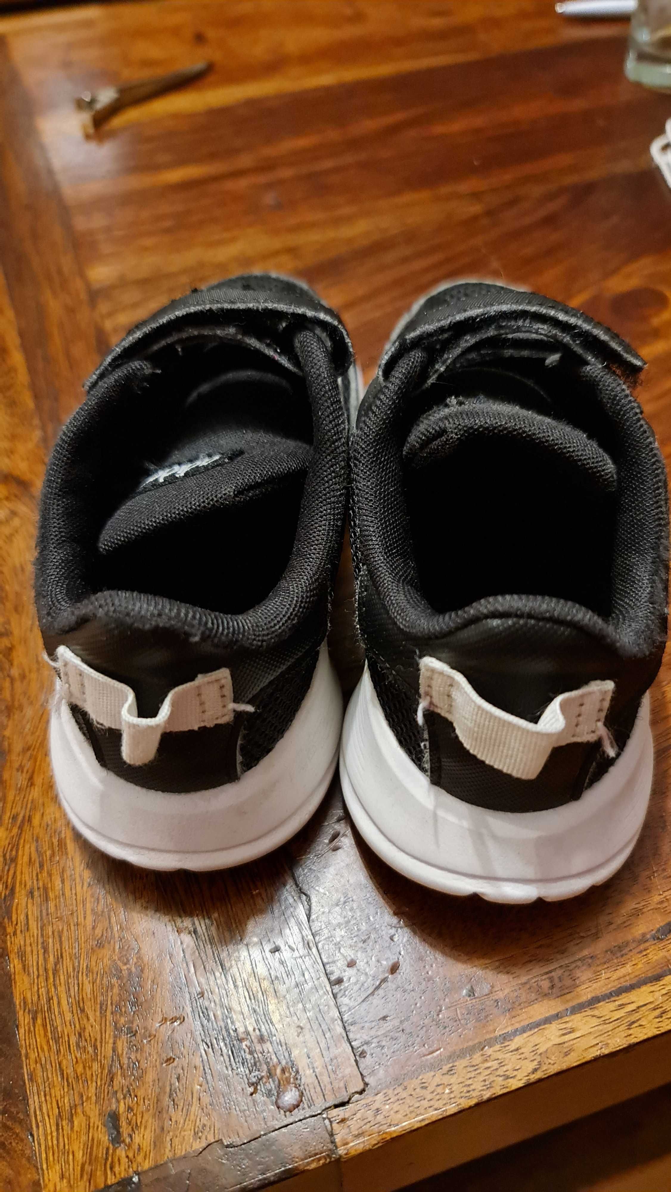 Buty sportowe Adidas EG4142 r. 26,5 biały, czarny