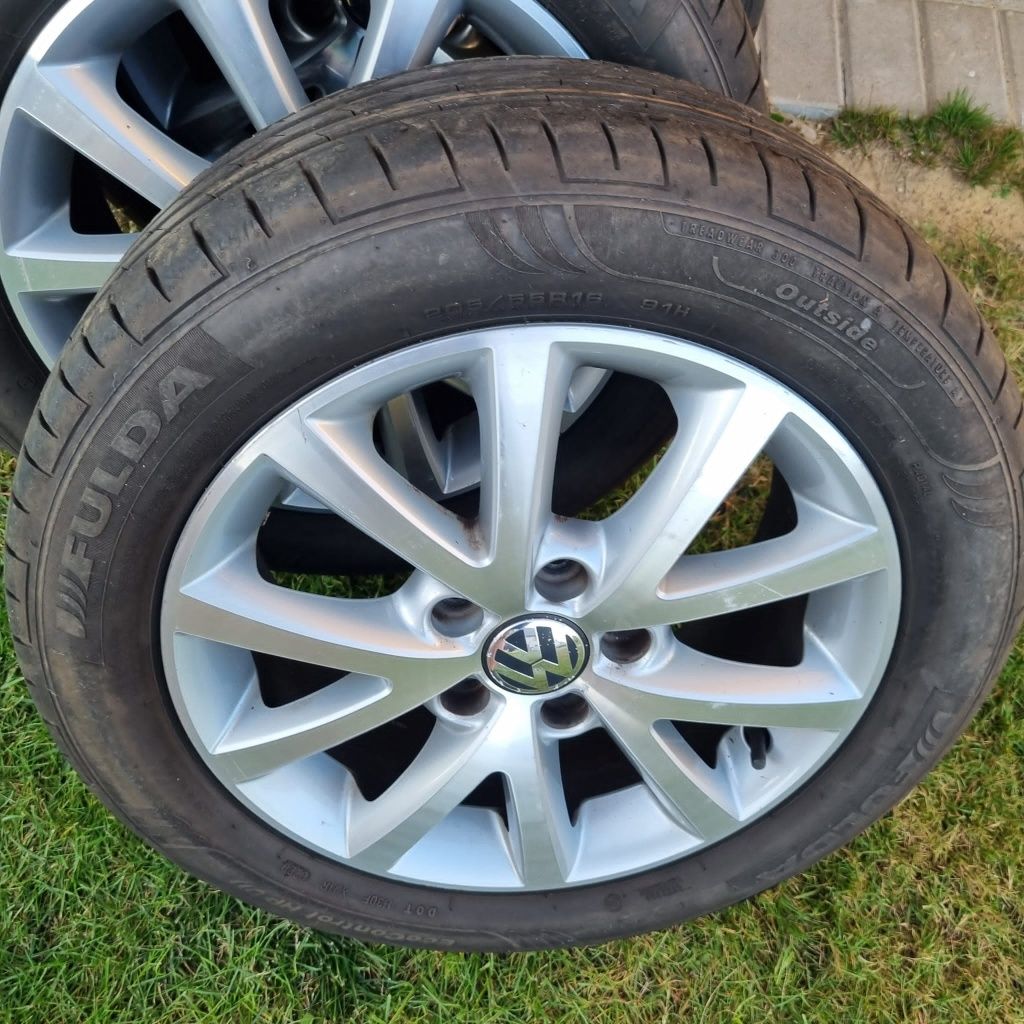 Felgi aluminiowe z oponami orginalne  DO VW 5x112