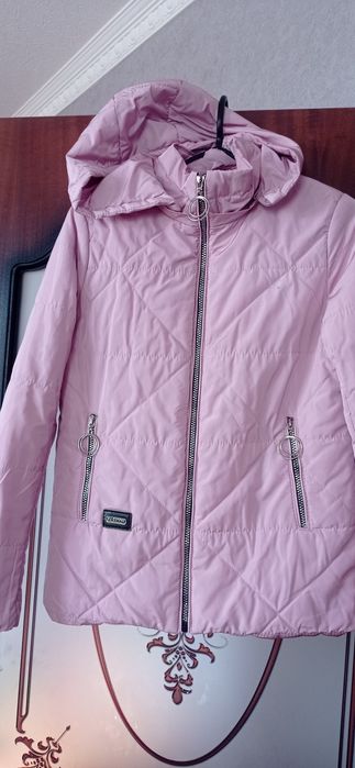 Продам куртки та жилетки з яких виросли,стан нових