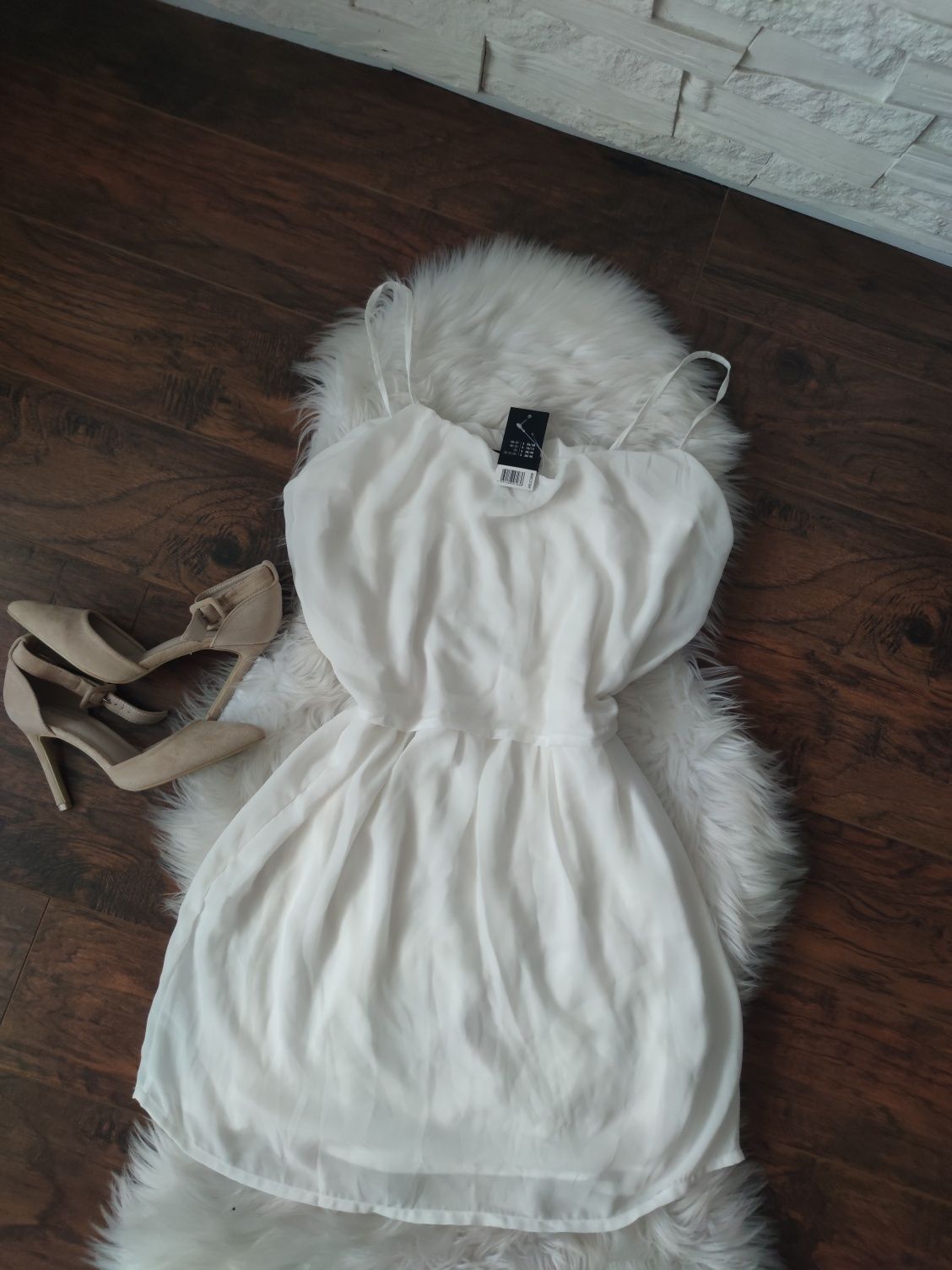 Biała sukienka mgiełka zwiewna z zakładka rozmiar M L