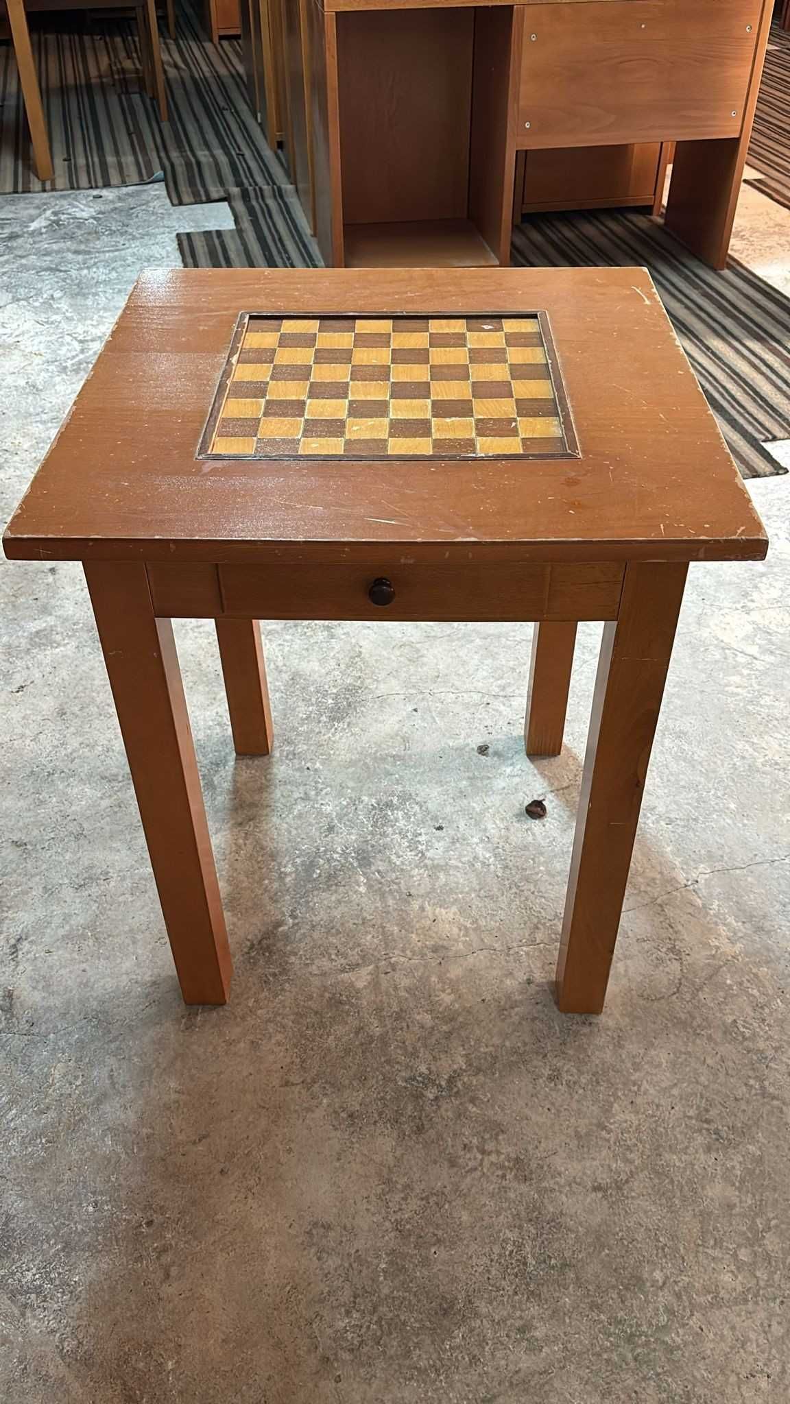 Chase Table – Unique & Practical Design