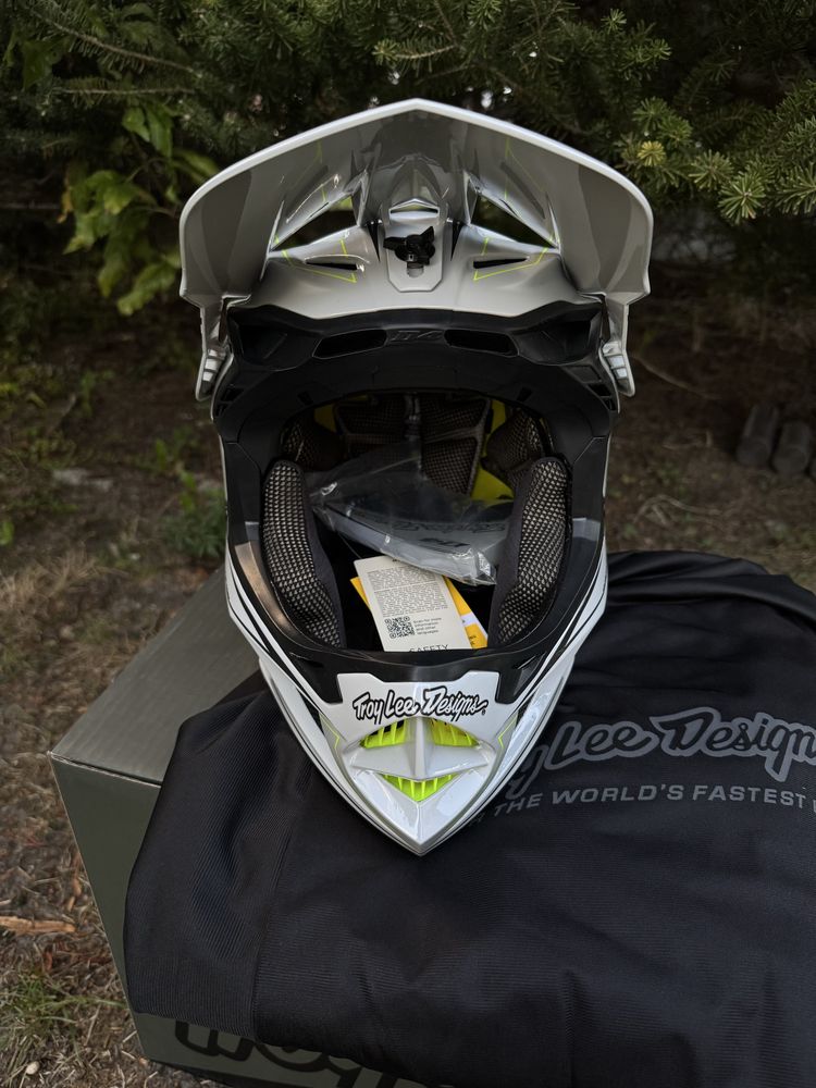 Troy Lee Designs D4 composite szary grey nowy L MIPS