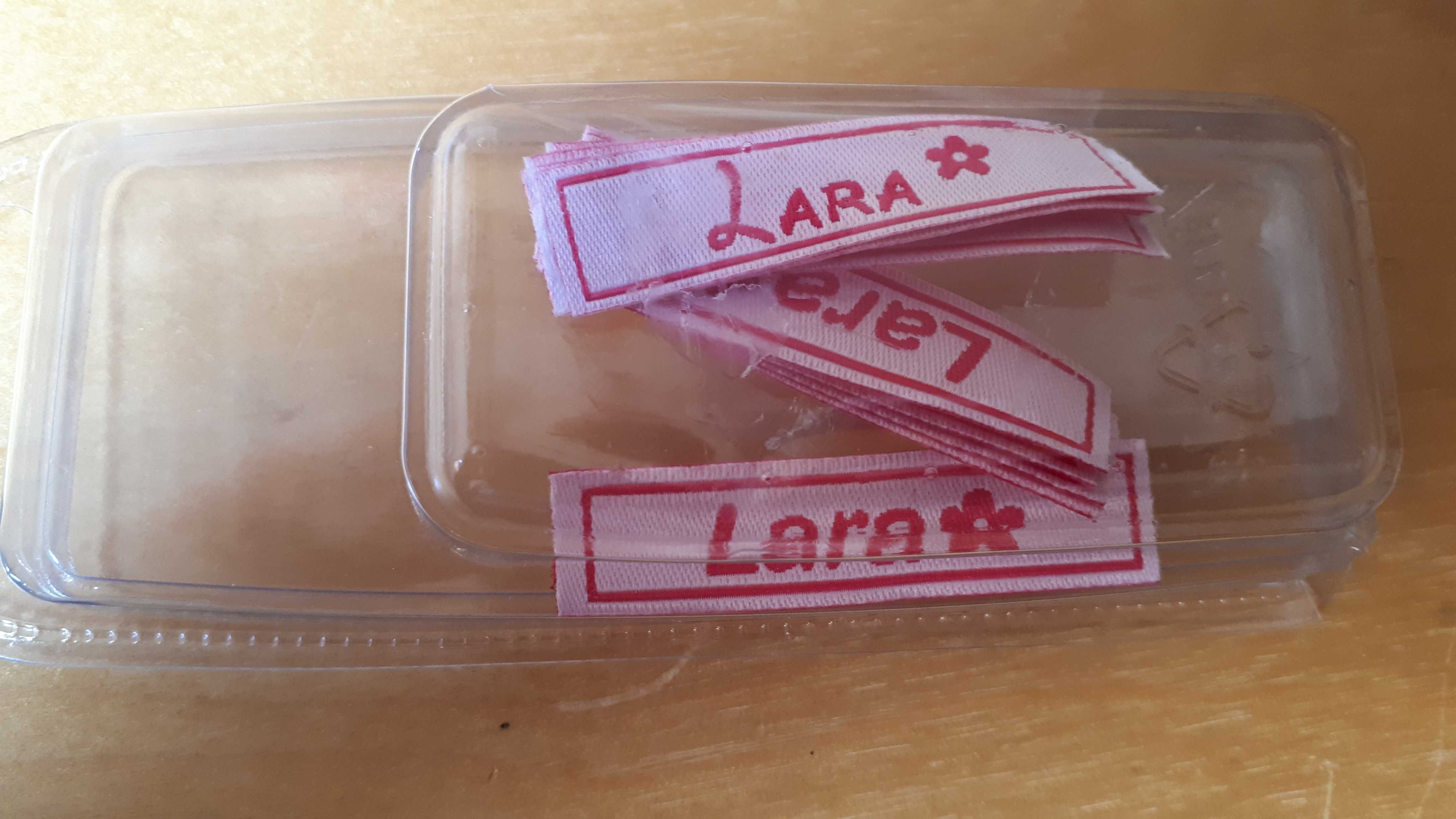 Etiquetas nome "Lara" para roupa