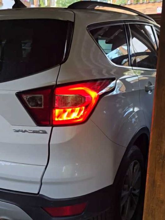 Фара задняя Ford Kuga Escape 16-19 г задний фонарь желтым эскейп куга