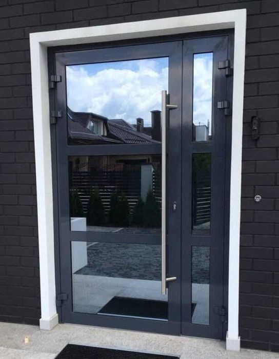 Двері вхідні металопластикові. Недорого.