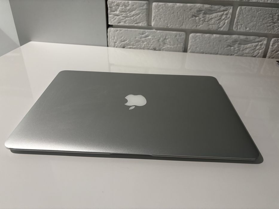 MacBook Air 13” (2017) – i5 / 8GB RAM / 128GB SSD – bardzo dobry stan