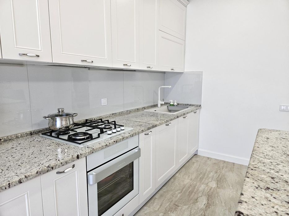 Продаж великої 3к квартири для сім'ї, з гаражем