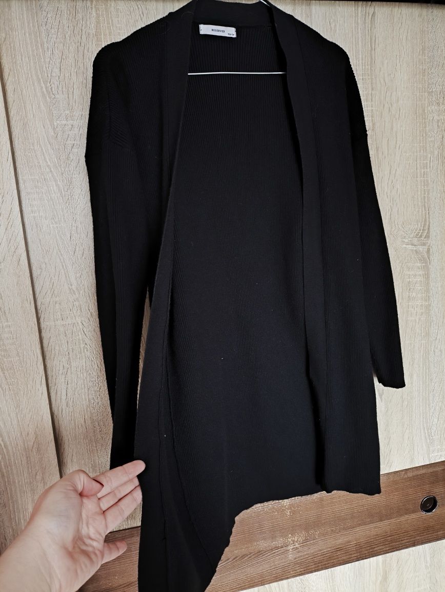 Czarny sweter kardigan