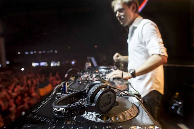 Профессиональные DJ-наушники PHILIPS A5 PRO Armin Van Buuren