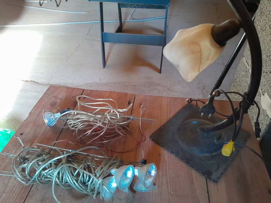 Oświetlenie kinkiety lampki sufitowe