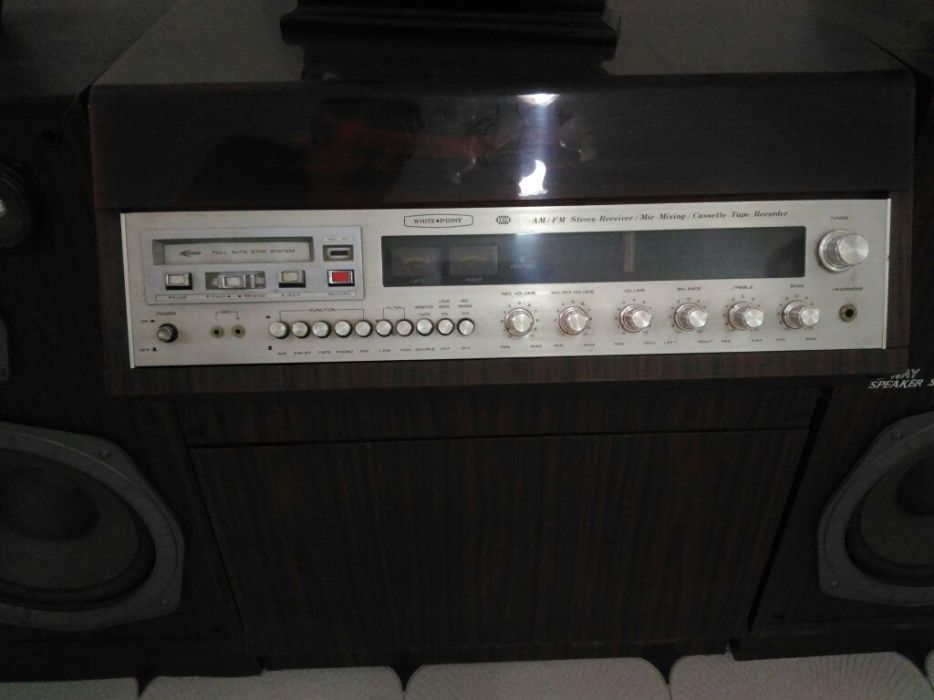 Hifi  vintage com móvel incorporado