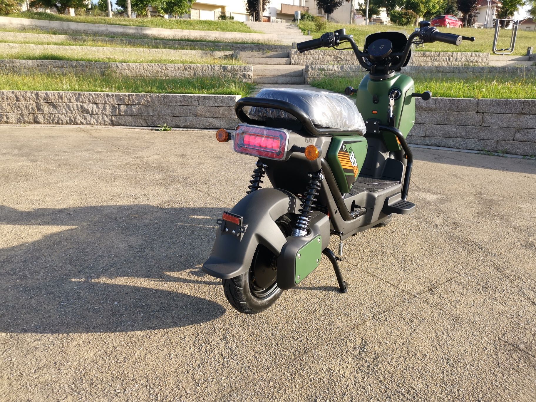 Bicicleta Mota eléctrica Scooter Raider eBoss 60V 20Ah Lítio Alarme