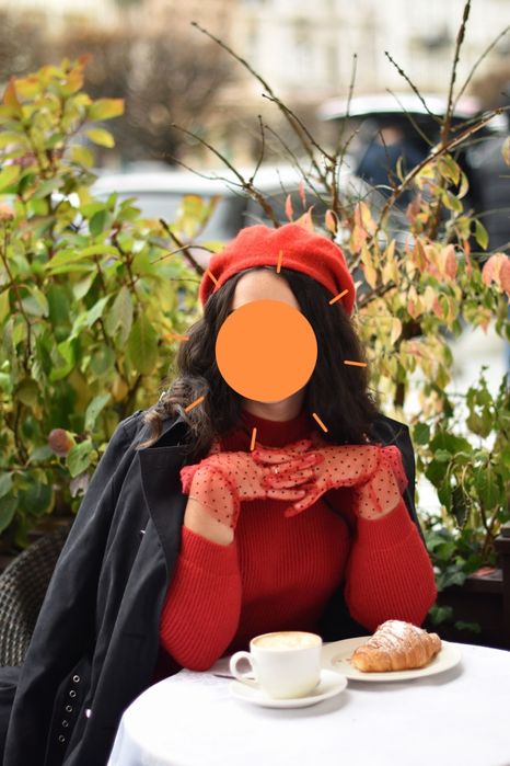 Червоний бірет , червоні фатинові рукавички