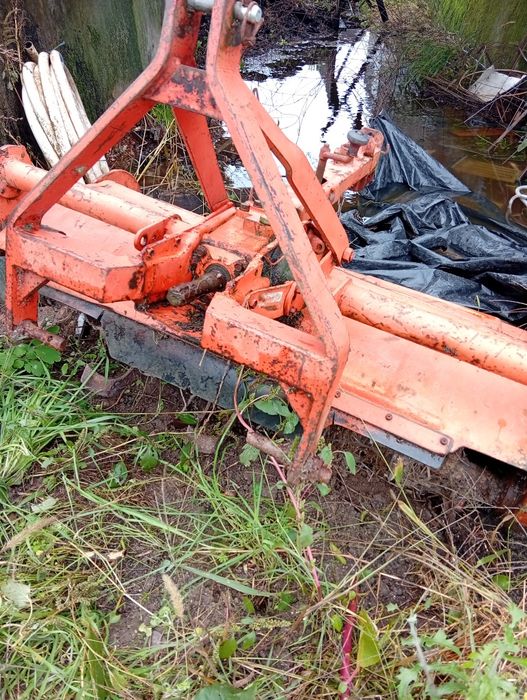 Material de frese Kubota para peças