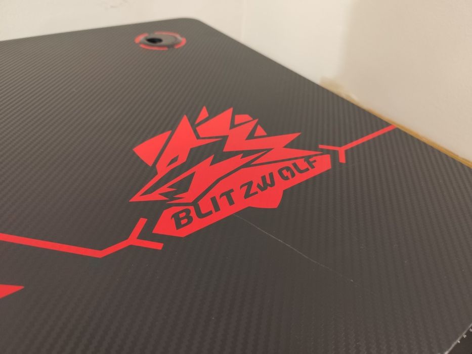 Secretária GAMER BLITZWOLF revestida em FIBRA de CARBONO