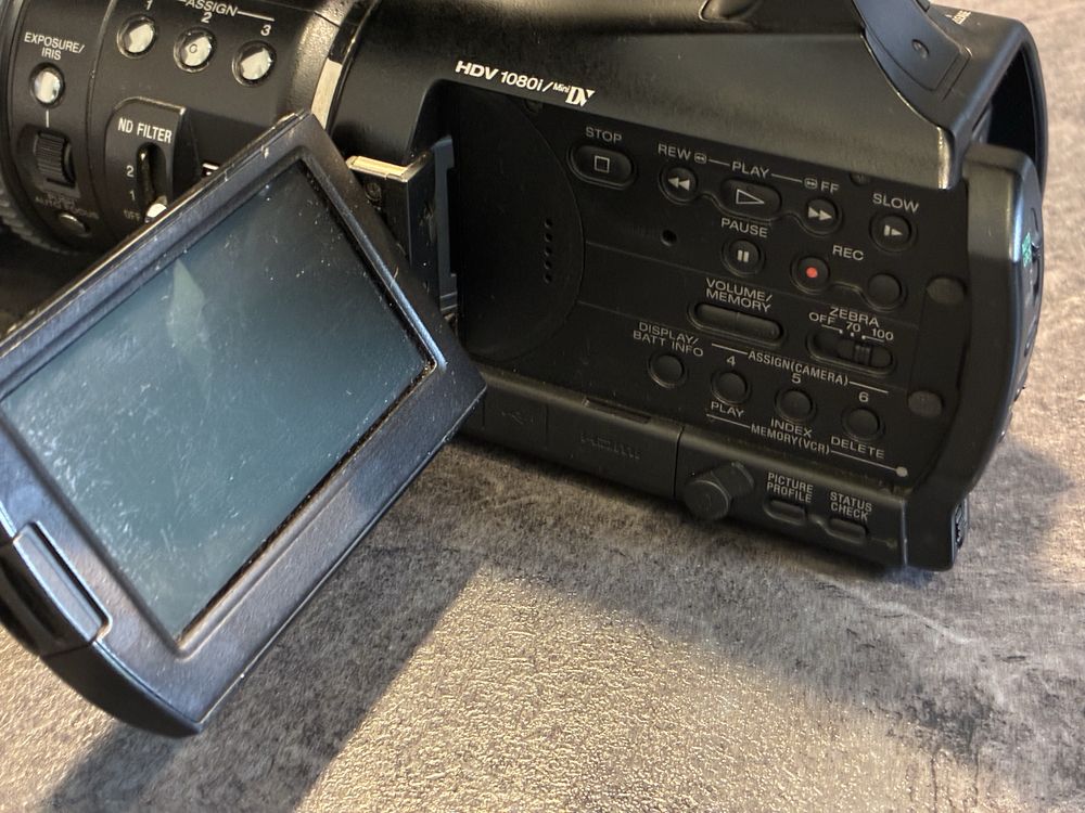 Професійна камра sony hvr v1e