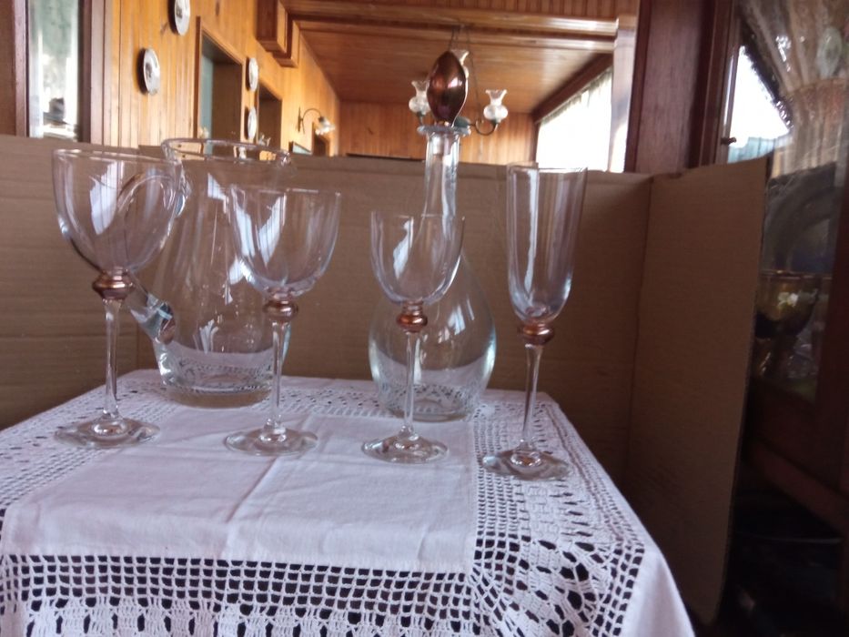 46 copos de cristal +2 peças  (para desocupar)