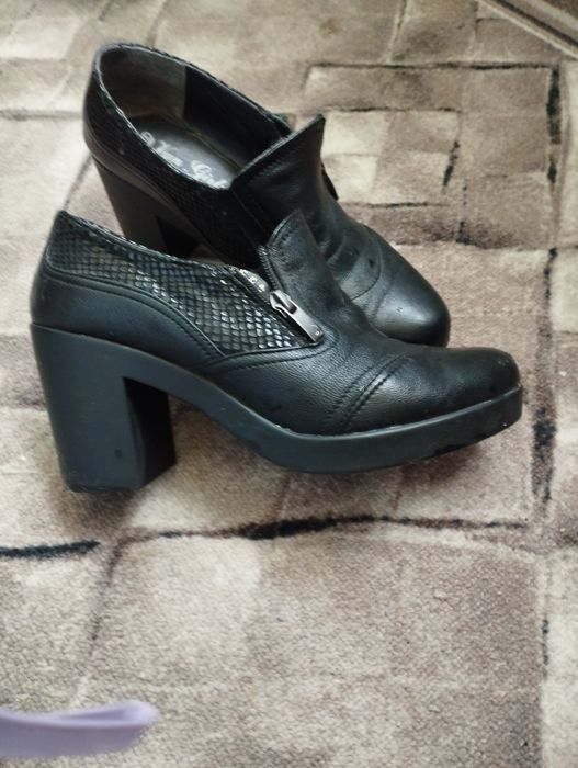 Туфлі б.у кожані розмір39 ціна 500грн.