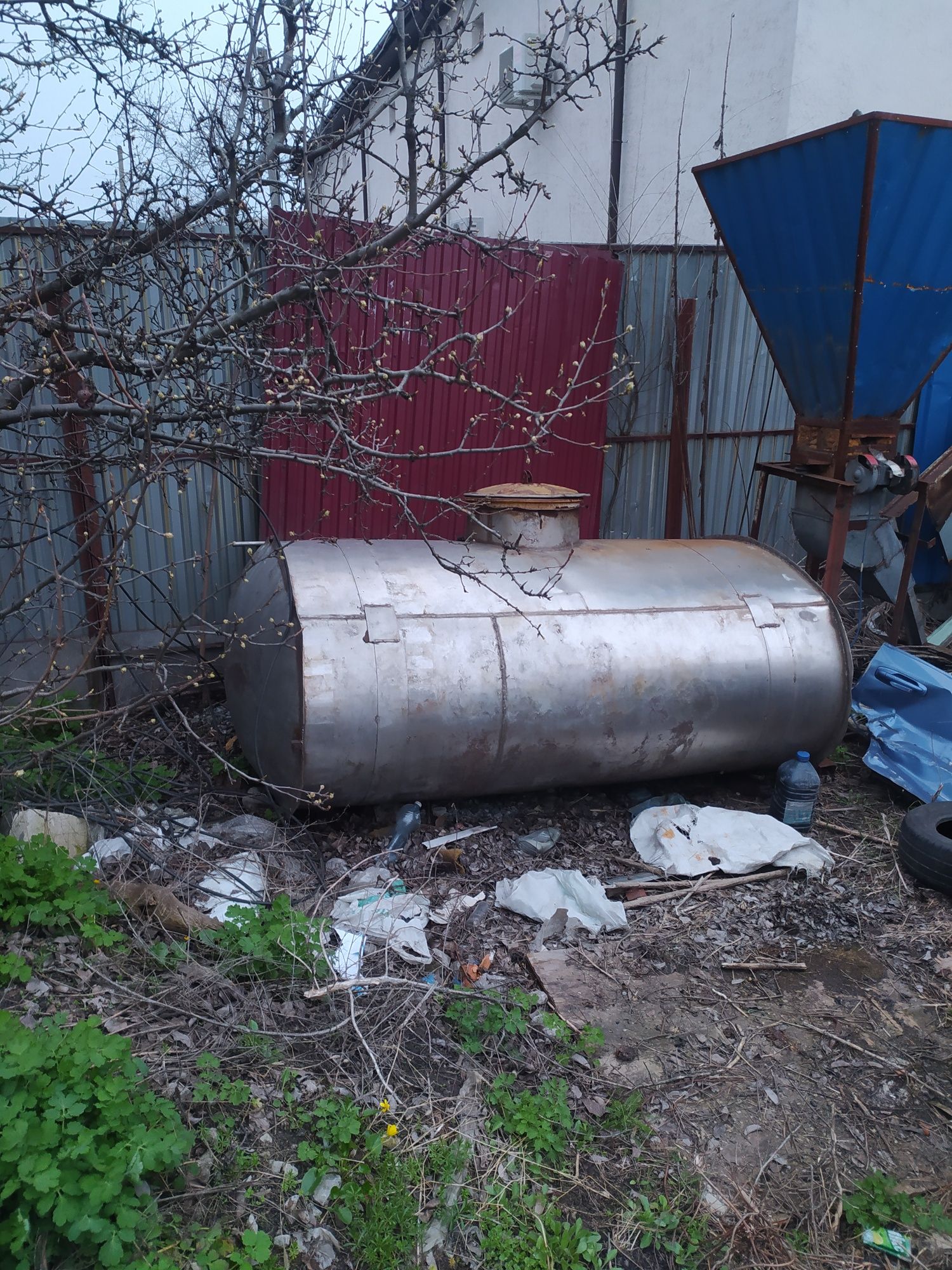 Продам бочку ёмкость цистерну на 2 тонны