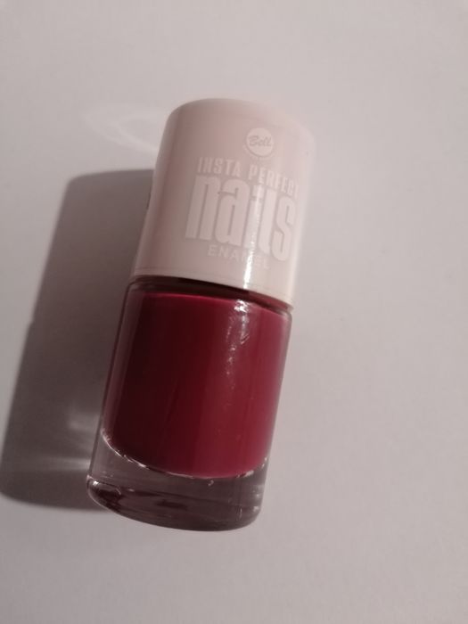 Nowy lakier kolor czerwony stonowany