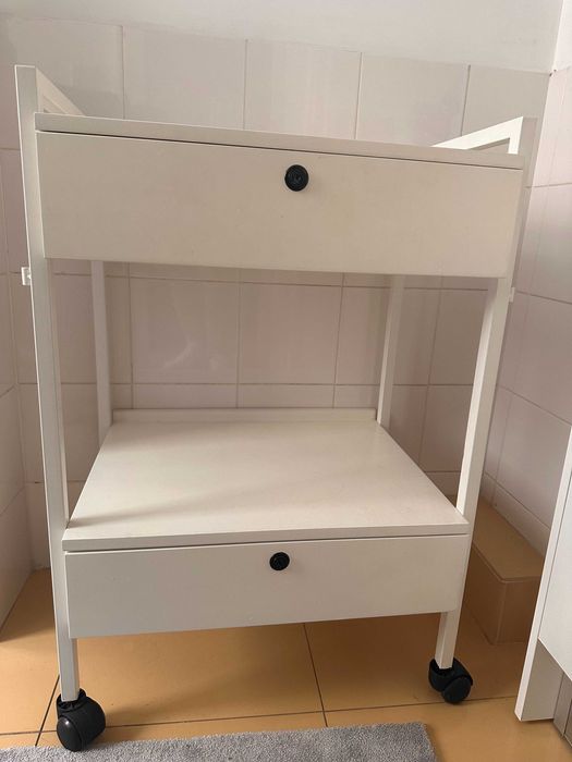 Mesa de rodas com duas gavetas