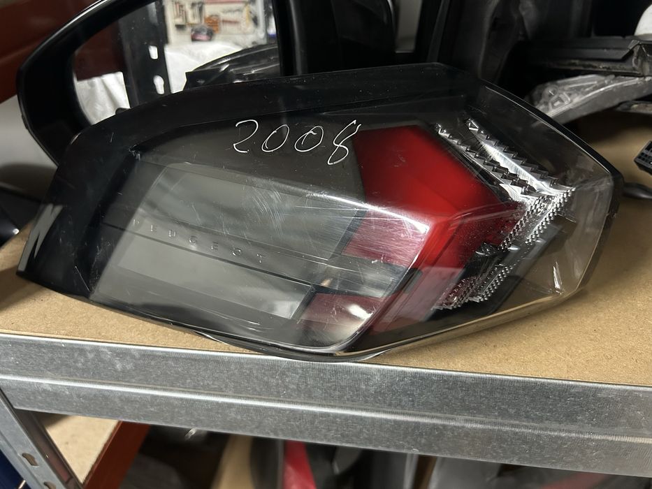 Farolim peugeot 2008 de 2020