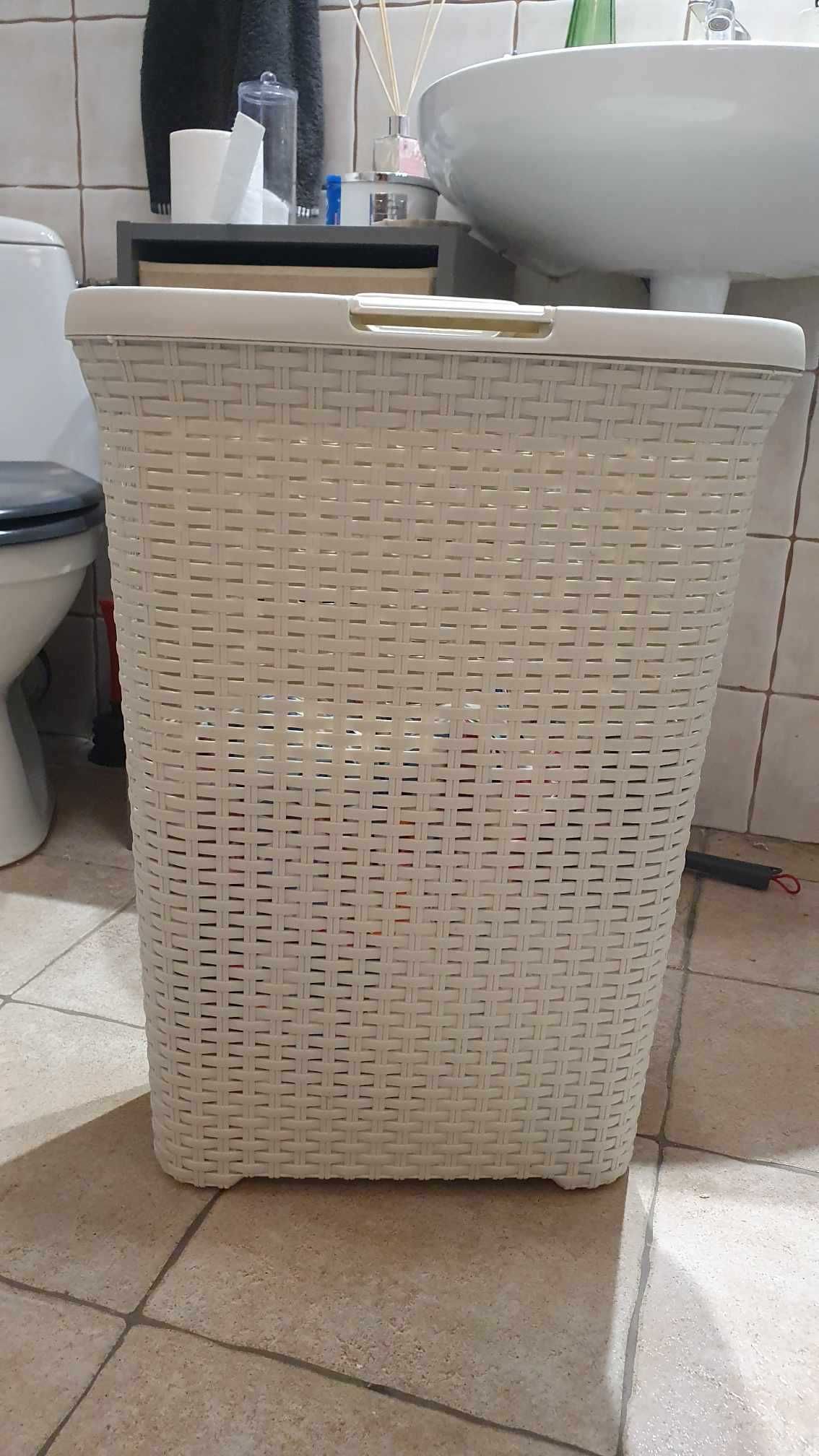 Zestaw mebli (łóźko, ława, biurko, fotel, mikrofala itp