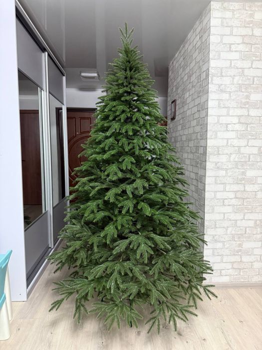 Штучні ялинки та сосни. Ялинка. Ель. Лита ялинка. Елка искусственная.