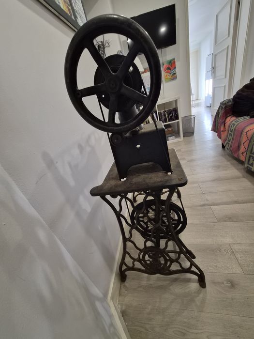 3 máquinas sapateiro e costura com 1 século