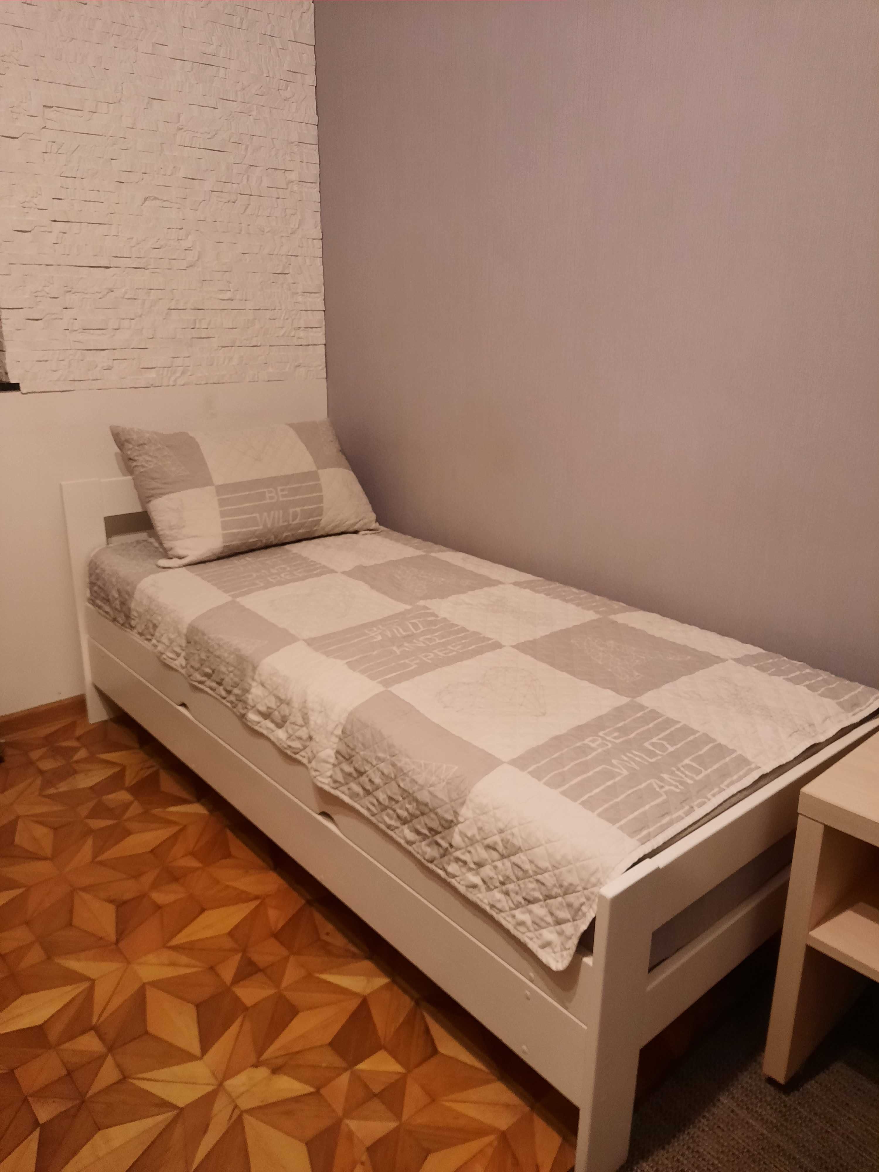 Łóżko białe z pojemnikiem 180x80 plus materac Hilding