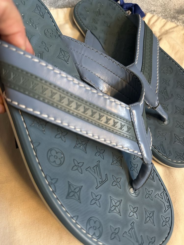 Louis Vuitton шлепанцы оригінал слвйдеры  флип флопы 9 р