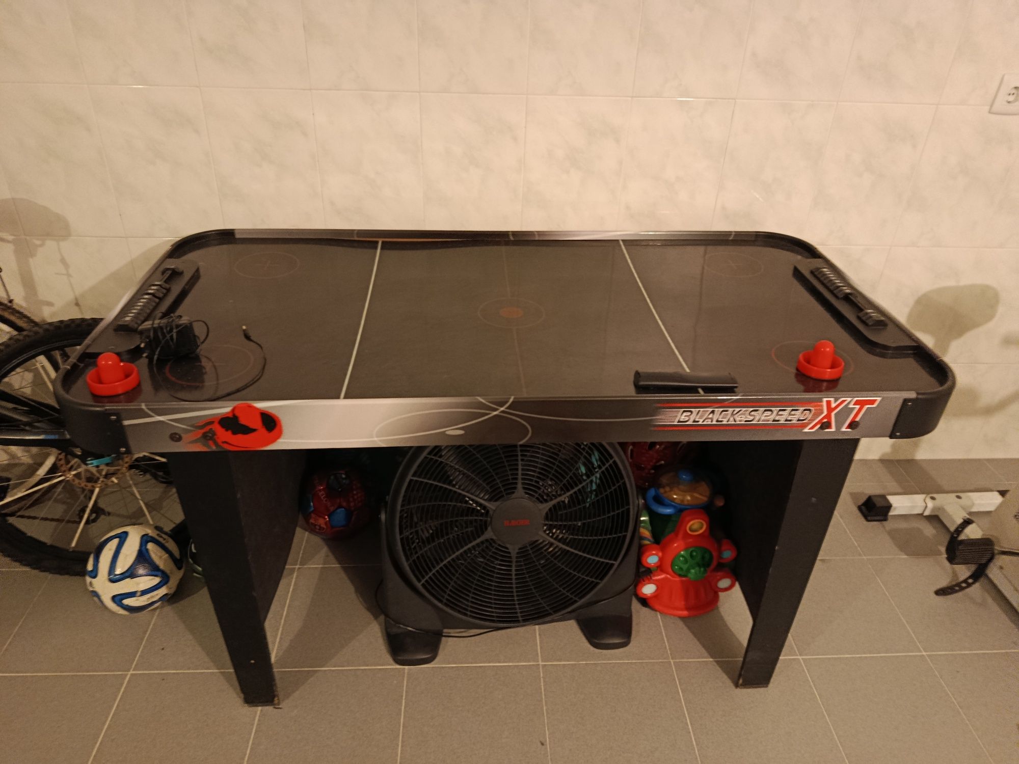 Mesa air hóquei como nova