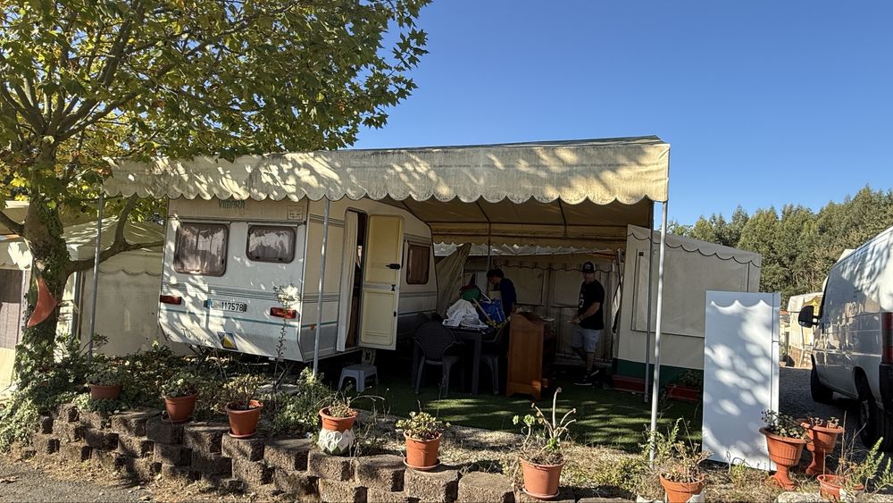 Tenda 5,50 X 5,50 com estrutura em aço. Lona super resistente