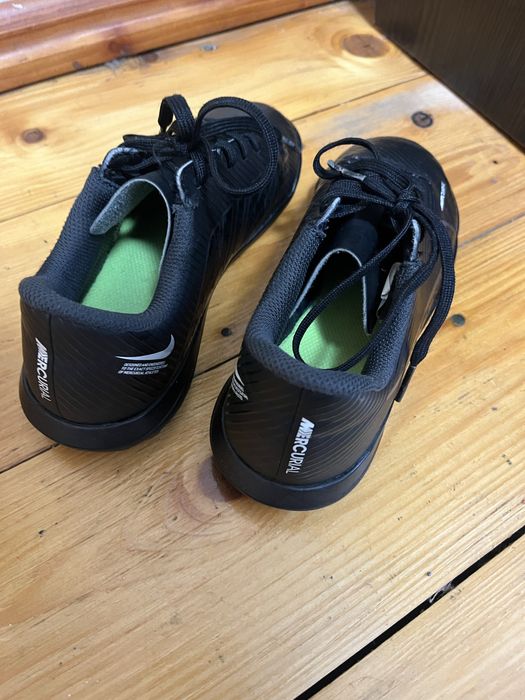 Чоловічі сороконожкі Nike 2023 рік