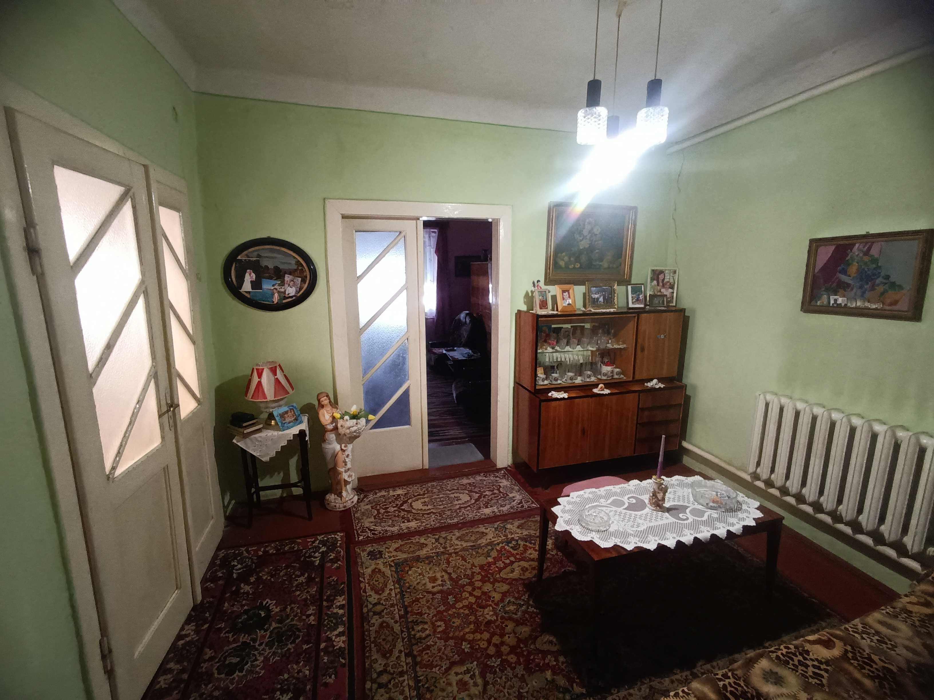 ПРОДАЖ компактного будинку недалеко від басейну та центральної частини