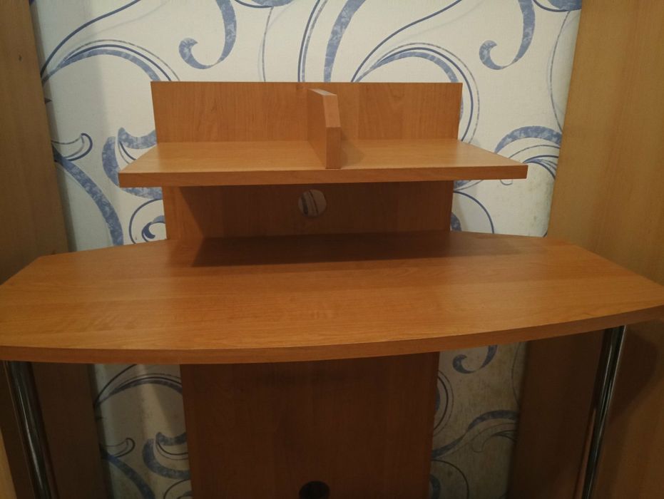 Этажерка для телевизора и другой техники