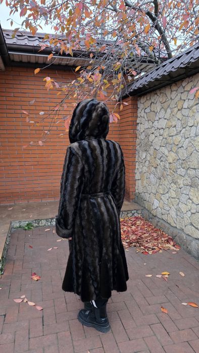 Продам шубу з еко-хутра