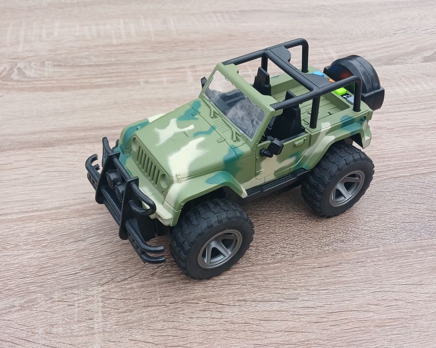 Інерційний військовий джип