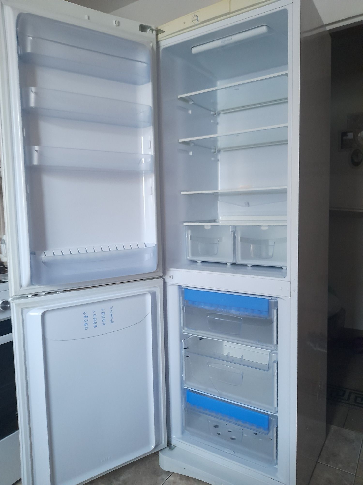 Lodówka INDESIT 188cm.
