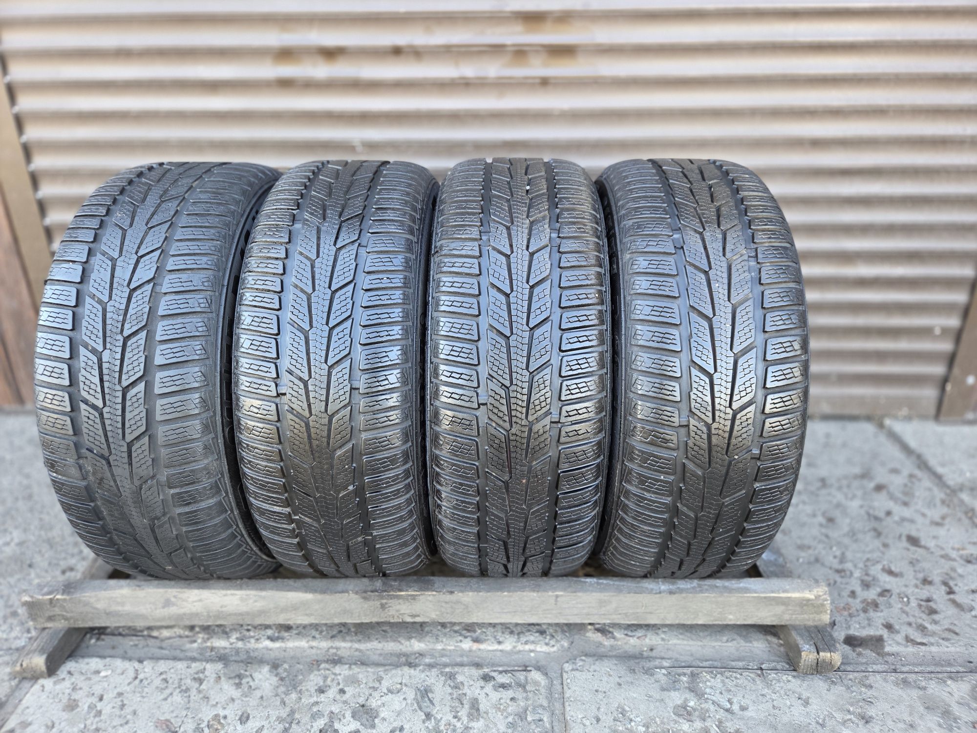 Шини всесезонні 215/55/r16, Semperit Speed-Grip.