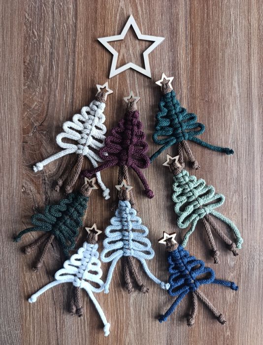 Kolorowe choinki ozdoby świąteczne Boże Narodzenie prezent zawieszki