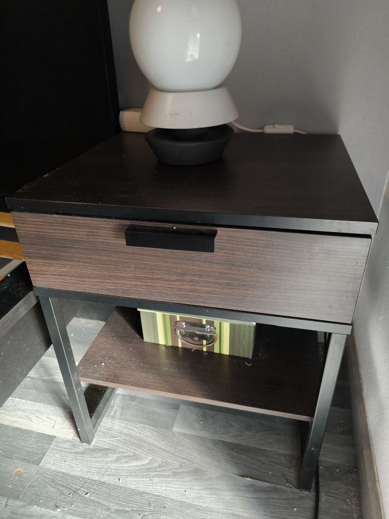 Conjunto Cama + Mesa de Cabeceira + Estrado