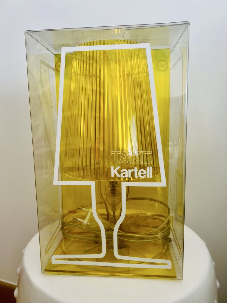 Candeeiro de mesa amarelo Kartell Take