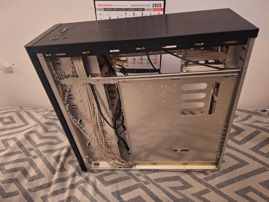 Obudowa Lian Li PC-A77 ALU BIG TOWER + dodatki