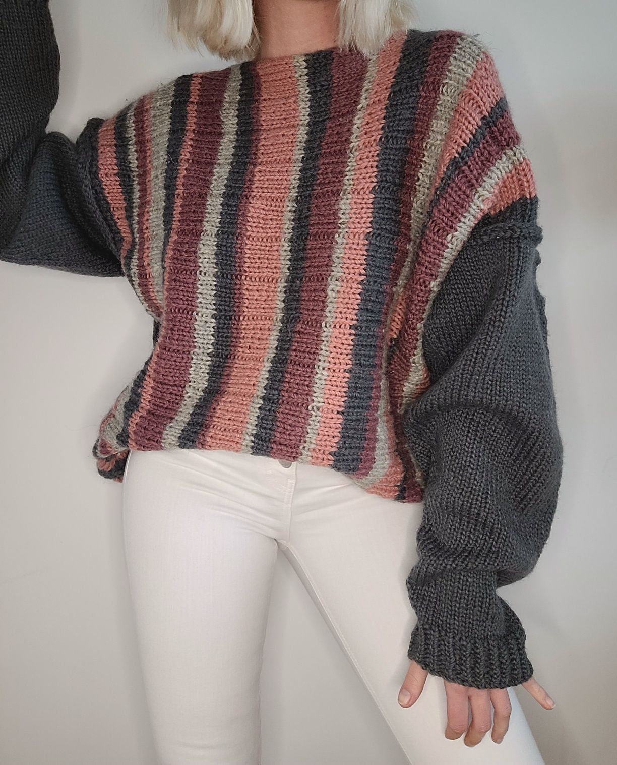 Gruby wełniany kolorowy sweter w paski oversize handmade