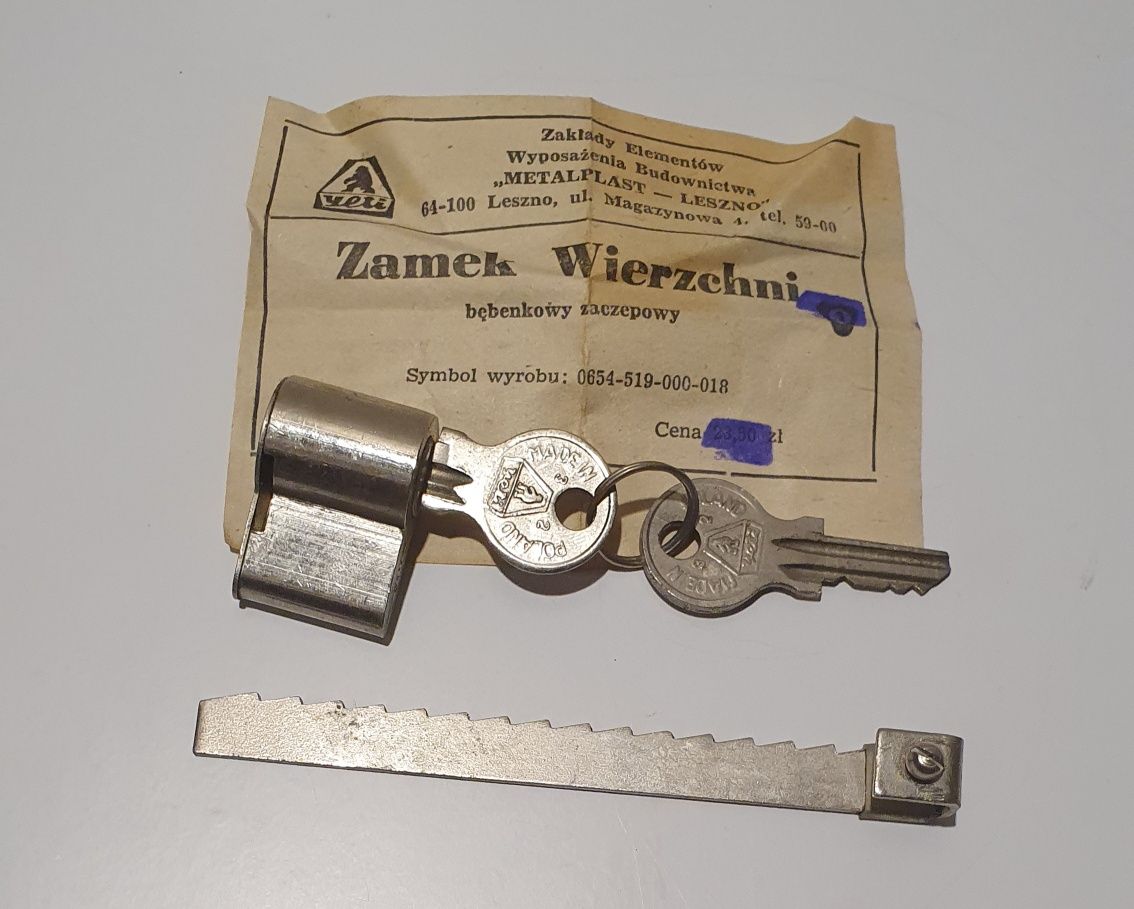 Zamek nawierzchniowy nowy  PRL